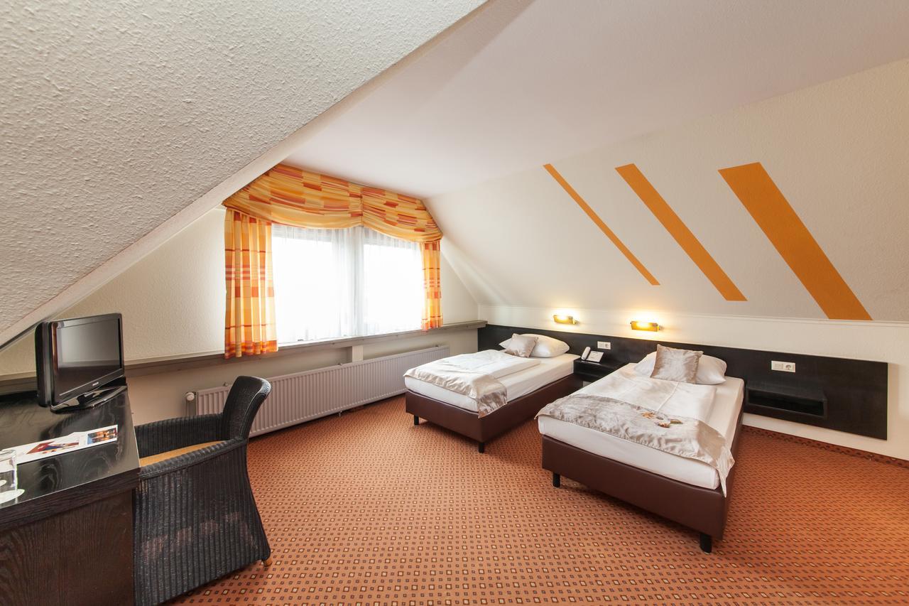 Hotel Strohgaeu Корнталь-Мюнхінген Екстер'єр фото