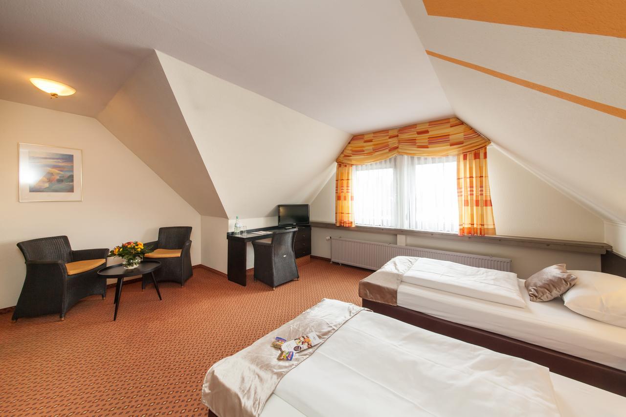 Hotel Strohgaeu Корнталь-Мюнхінген Екстер'єр фото